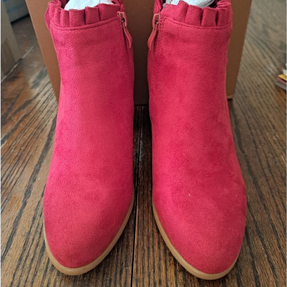9 Perphy Red Microsuede Block Heel Ruffle Top Ankle Boots Booties - Picture 4 of 8